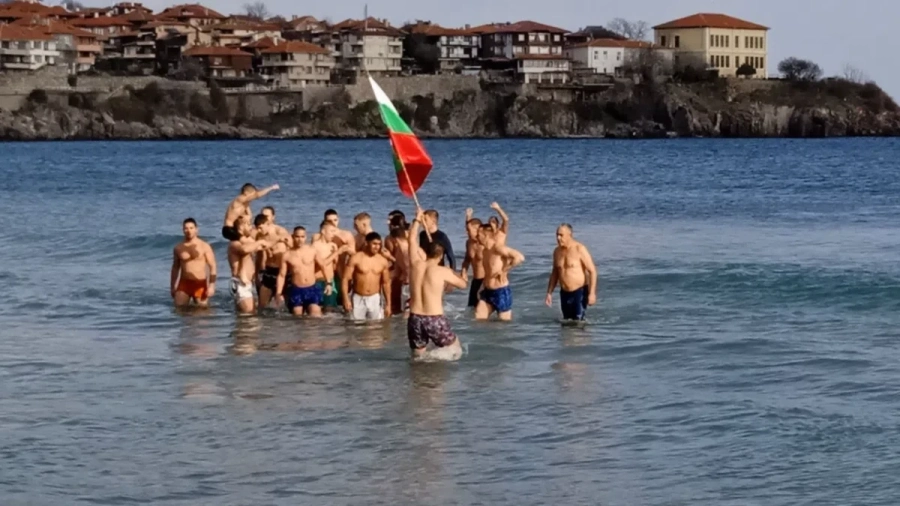 На Богоявление в Созопол: Кръстът беше разделен на две