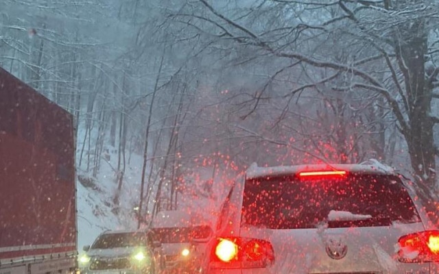 Внимавайте, идват дъжд, сняг и ледени настилки