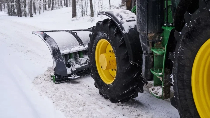 261 снегопочистващи машини обработват републиканските пътища
