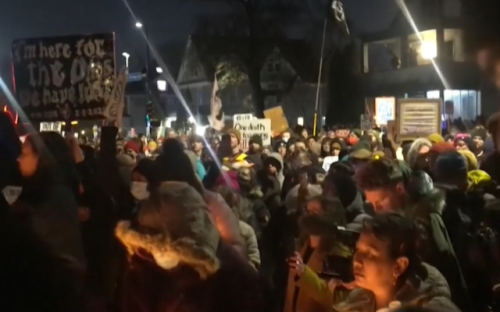 Хиляди на протест в САЩ заради смъртта на Рене Гуд