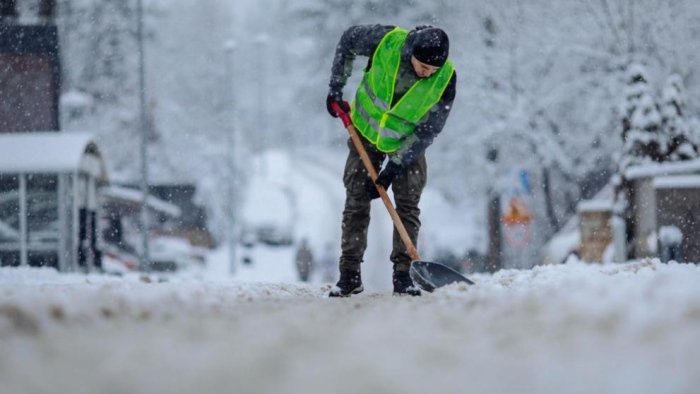 Кой да изчисти тротоара пред дома ви – вие или общината