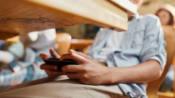 Вълчев: Телефоните рушат мотивацията на учениците по математика и природни науки