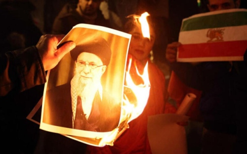 Иран заплаши с удари по американски бази в съседни държави