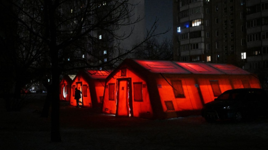 Украйна в критична енергийна криза: Около 70% от столицата без ток след руски удари