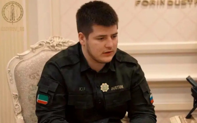Синът на Кадиров е пострадал във верижно меле в Грозни