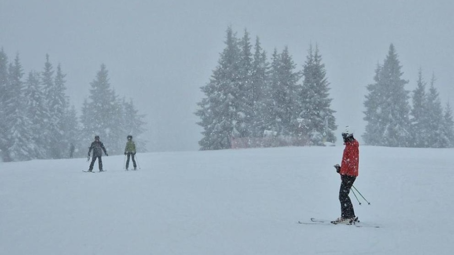 Обилни валежи: Част от ски зоната в Пампорово е затворена