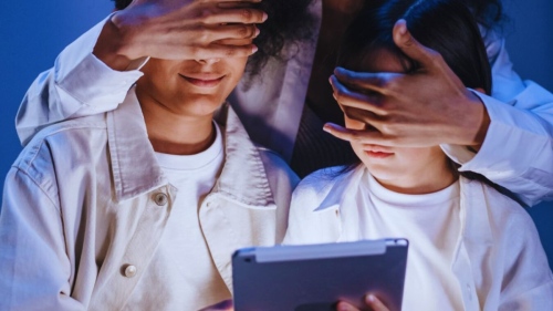 Франция забранява социалните мрежи за деца под 15 години