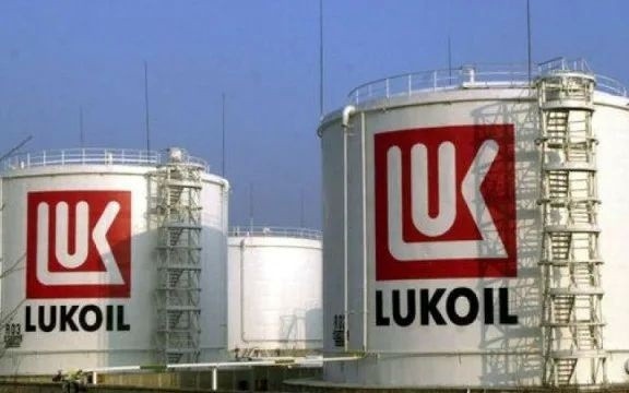 Споразумението между „Лукойл” и Carlyle: Какво означава за България