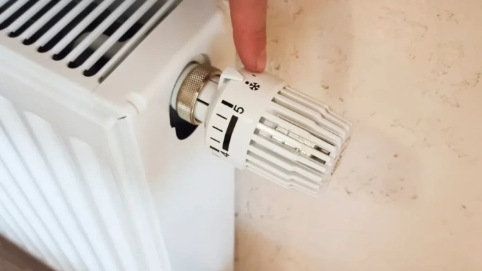 Българите без адекватно отопление на домовете си намаляват до 16% през 2025 г.