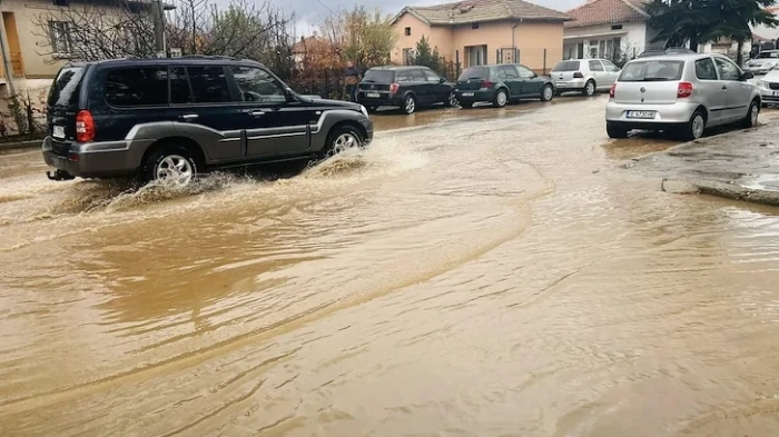Червен код в сила за две области, има опасност от наводнения