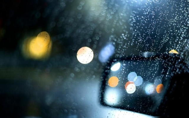 Дъждовен край на работнта седмица, но остава топло