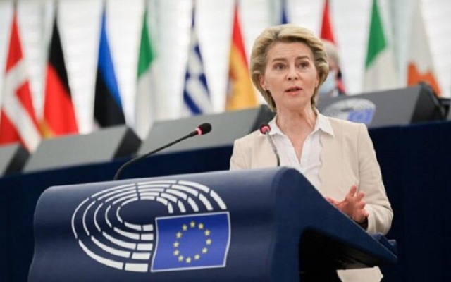 Фон дер Лайен омекотява плана за "разузнавателна клетка"