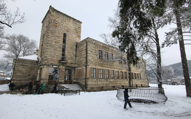 МОН с разкрития за частното училище: Починалото под Околчица момче отсъствало от месец