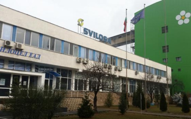 Работници от завод „Свилоза“ на протест заради неплатни заплати за 5 месеца