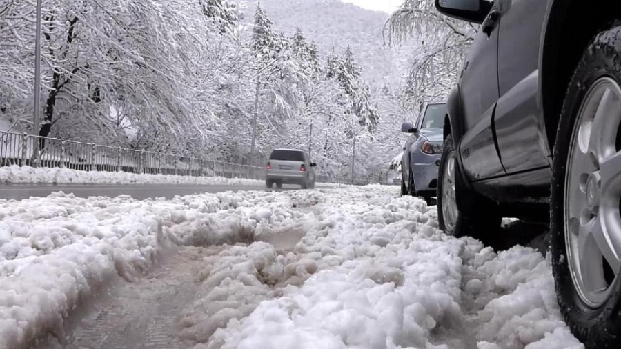 АПИ предупреди: Шофьори, тръгвайте с автомобили, готови за зимни условия
