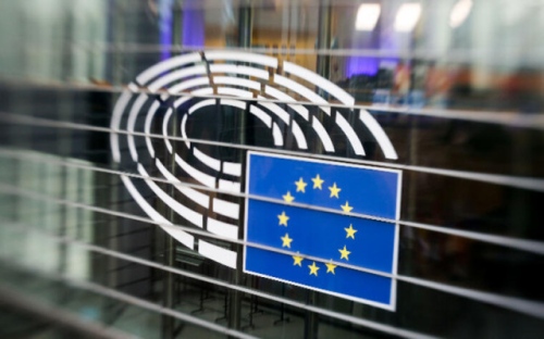 ЕП деактивирал функции с ИИ на служебните устройства на евродепутатите