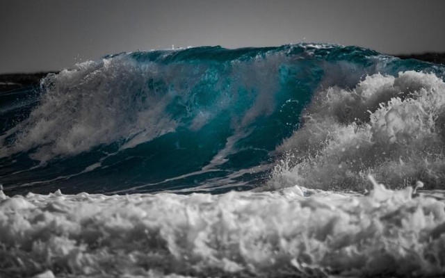 Риболовен кораб с трима на борда изчезна край Созопол