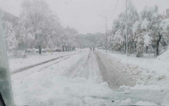 Зимата удари: Усложнена обстановка в цялата страна