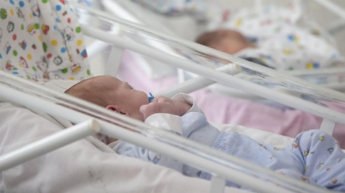 Опасен токсин в адаптирано мляко: Над 100 случая в Европа