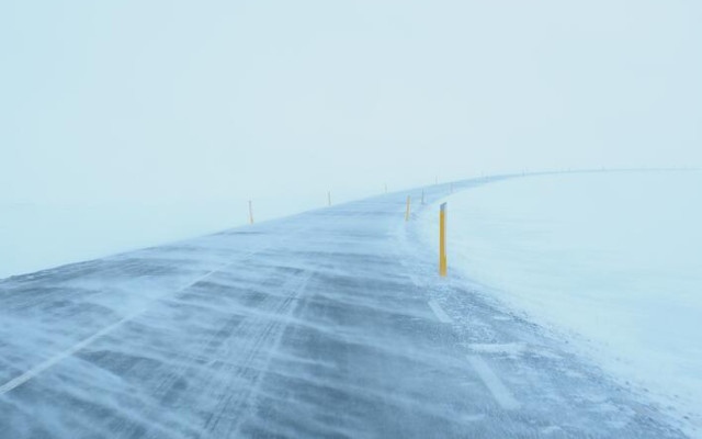 АПИ: Заснежени пътища и гъста мъгла в няколко области от страната