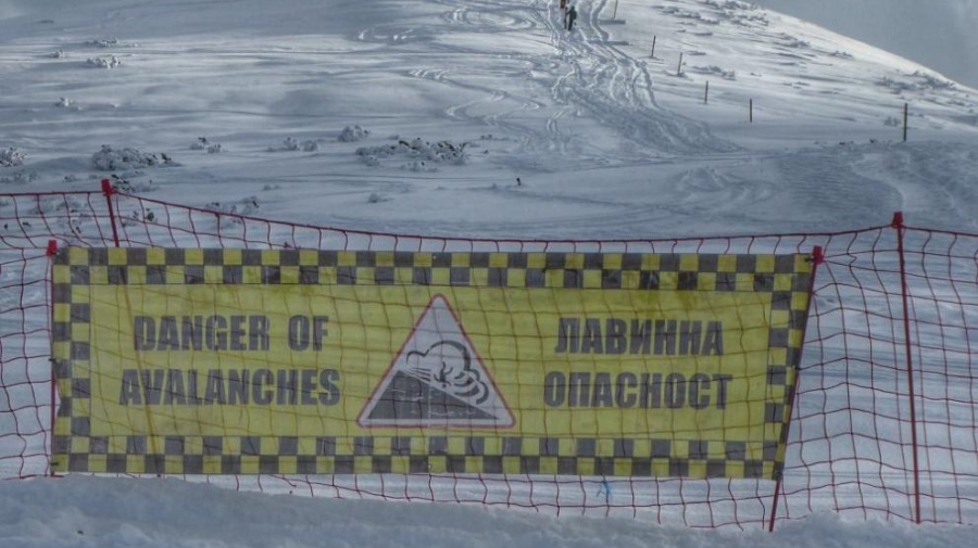 Висока лавинна опасност в планините, но подходящо за ски в курортите