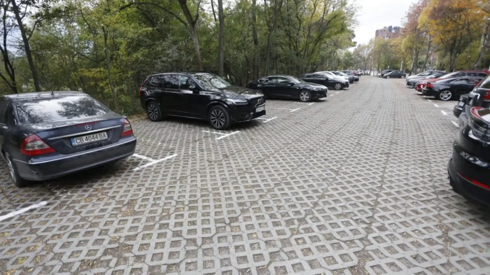 Заплашителни бележки по колите в „Мусагеница“ разпалиха напрежение