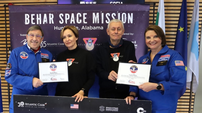 Максим и Венета Бехар се завърнаха от космическата си подготовка в САЩ с отличие