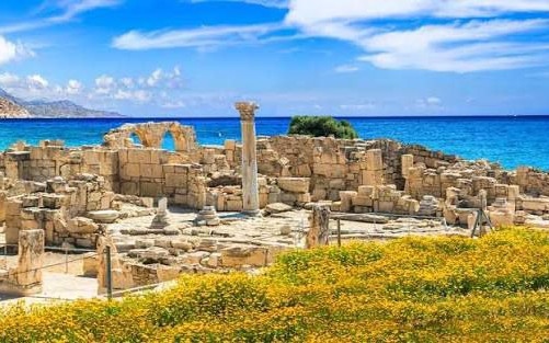 Иран изстреля две ракети по посока на Кипър