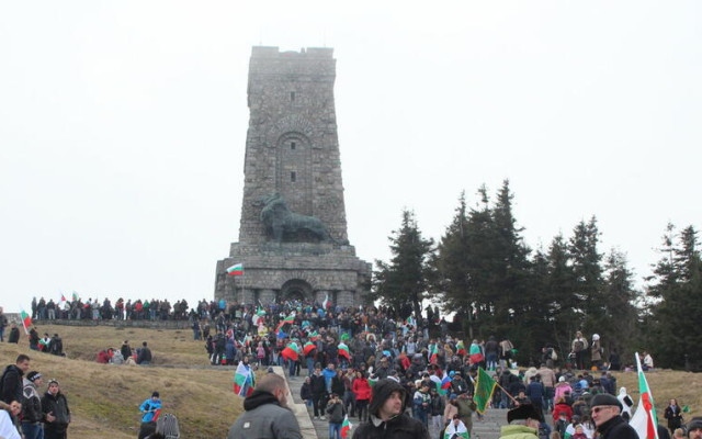 Хиляди на Шипка за Националния празник на България, заря-проверка в София довечера