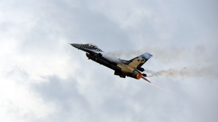 Изтребители F-16 прелетяха над София