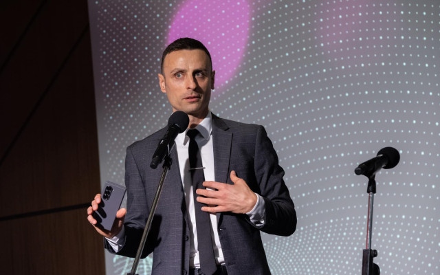 Бербо с пищов в джипа си, глобиха го ВИДЕО