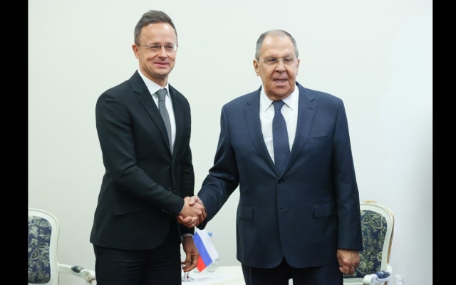 Сиярто потвърди, че редовно разговаря с Лавров при срещи в Брюксел