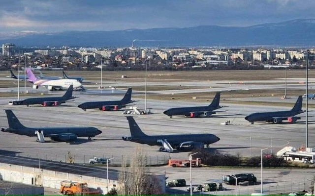 US военните самолети не само не са преместени, но са и по цялото софийско летище