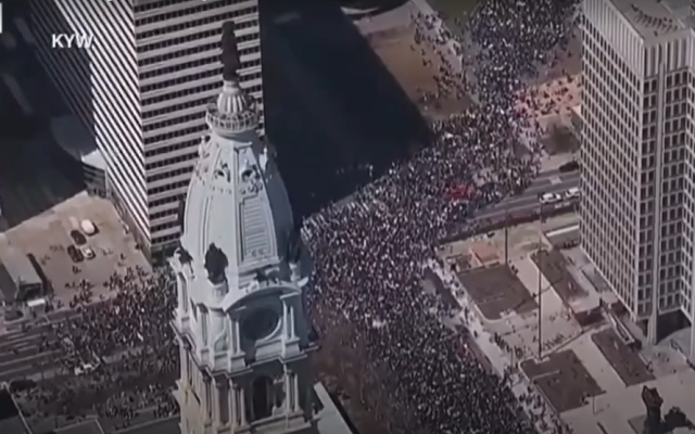 "Без крале" 3.0: 8 милиона на протест в САЩ срещу политиката на Тръмп