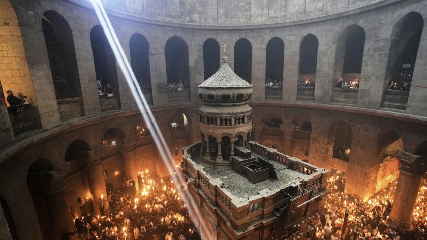 Проблем с пренасянето на Благодатния огън за Великден заради войната