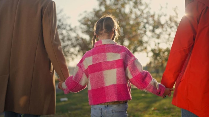 Близо 1500 деца са настанени в приемни семейства у нас