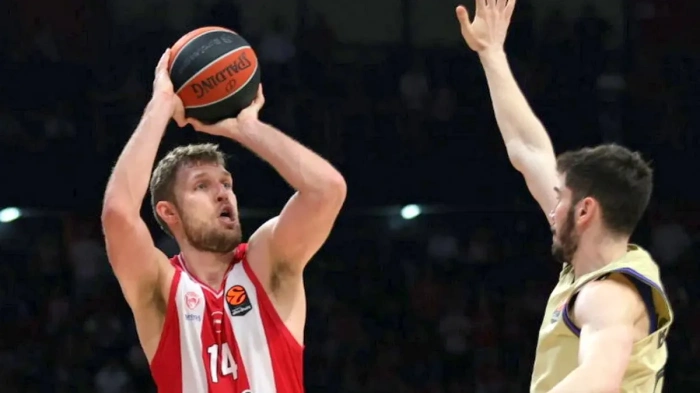 Везенков няма да може да се срещне с българските фенове преди мача