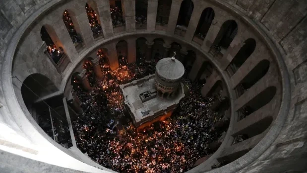 С правителствен самолет от Йерусалим: Благодатният огън ще пристигне в Гърция на Велика събота