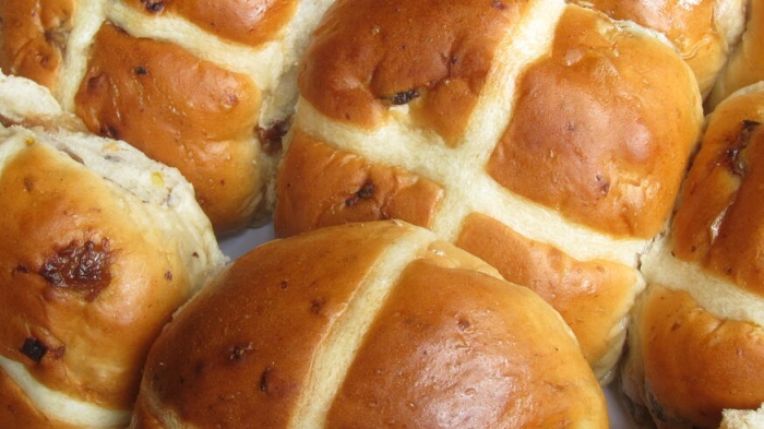 Днес се боядисват великденски яйца и се месят козунаци