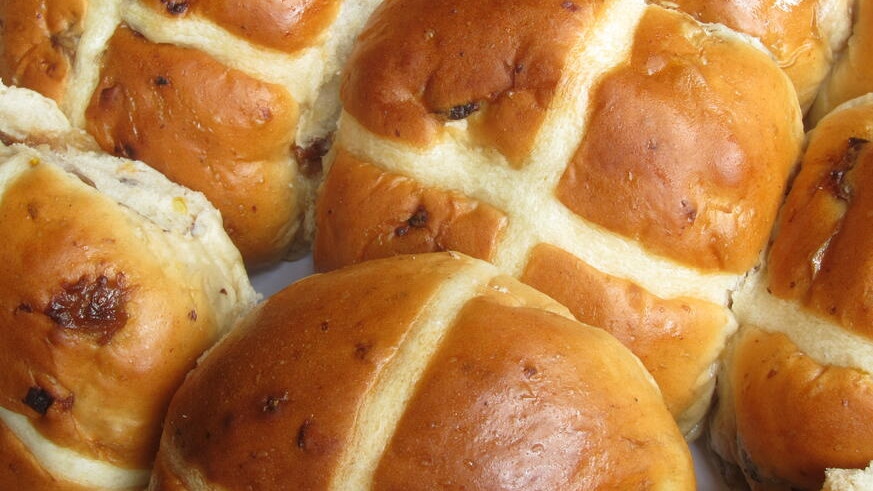 Днес се боядисват великденски яйца и се месят козунаци