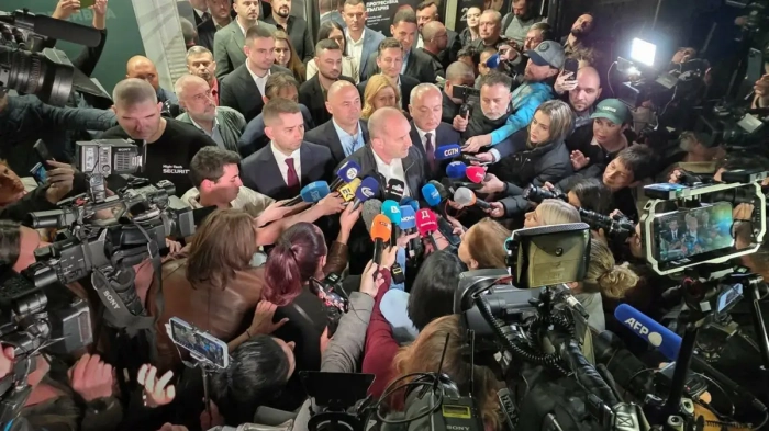 Ройтерс: Настроеният приятелски към Кремъл бивш президент на България е напът да спечели убедитела победа в изборите