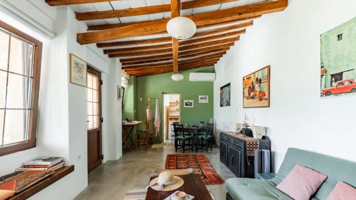 Срещу свръхтуризма: Гърция слага таван на хотелските легла и ограничава Airbnb