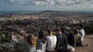 Почти 50% от испанците между 26 и 34 години още живеят с родителите си, не могат да си позволят жилище