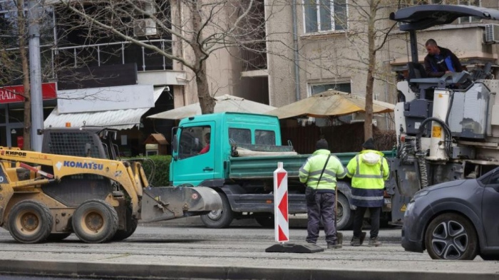 Работник загина, затрупан с пръст от багер в Бургас