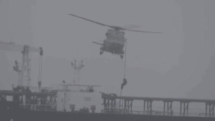Макрон потвърди морска операция срещу руски танкер в Атлантика