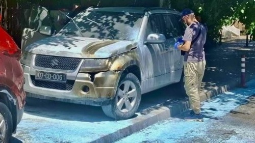 Нова провокация в Скопие: Запалиха коли на българското посолство