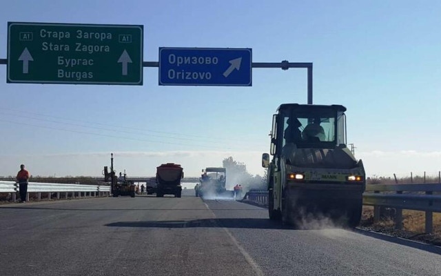 Ремонти ограничават трафика по „Струма“ и по ключов път край морето