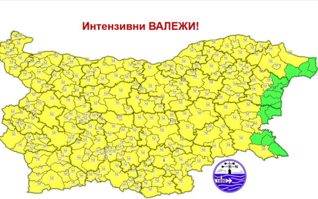 Дъждове, летни бури и високи температури почти в цялата страна