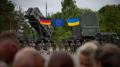 Берлин и Киев обсъждат връщането на украински мъже от Европа заради нуждите на армията