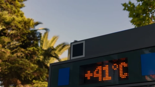До 43°C в Гърция, по пътищата и покривите – до 75°C